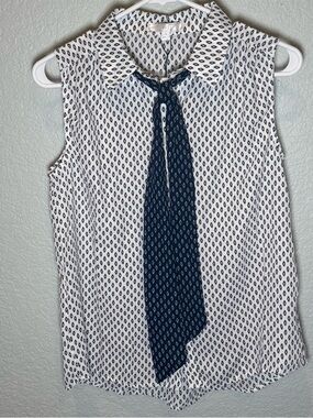 Romeo & Juliet Couture White and Black Sleeveless Tie-Neck Blouse